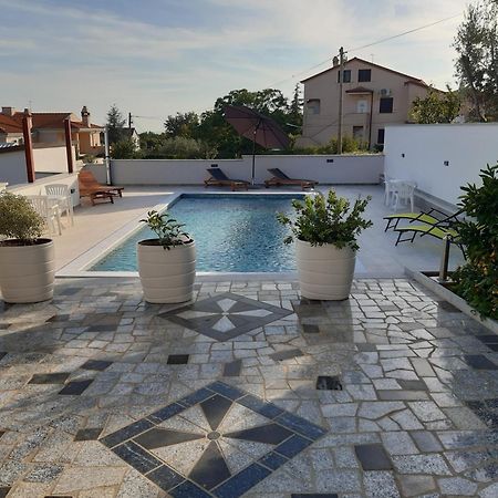 Apartments Ivana With The Pool Rovinjsko Selo Exterior photo