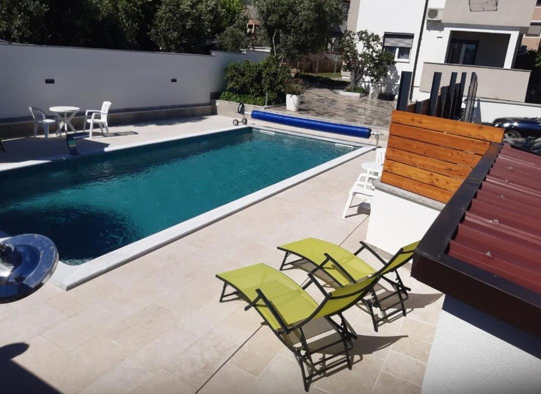 Apartments Ivana With The Pool Rovinjsko Selo Exterior photo